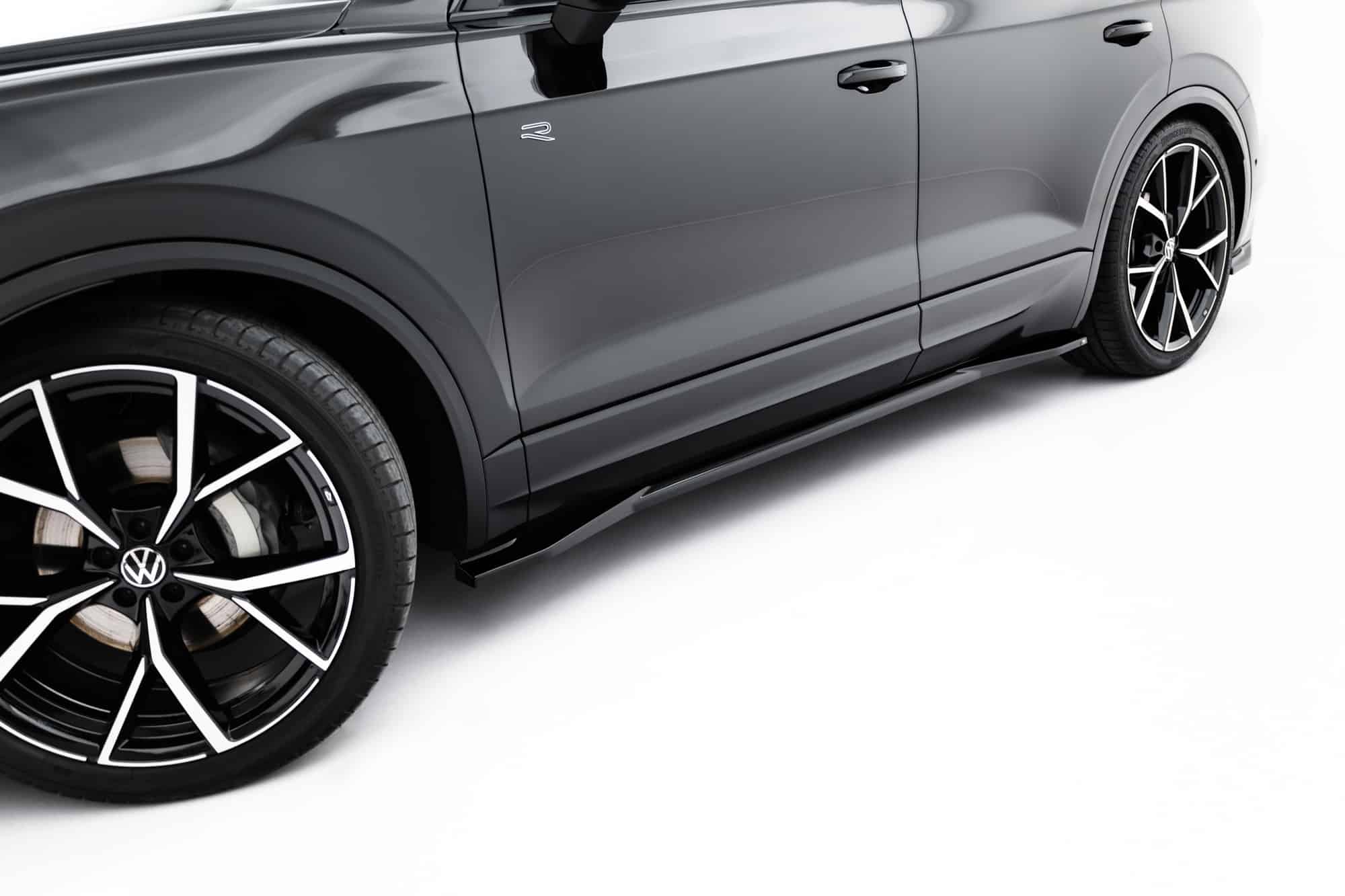 MAXTON DESIGN - Lišty pod bočné prahy, Volkswagen Touareg R-Line Mk3 Facelift, Čierny lesk – Obrázok 3