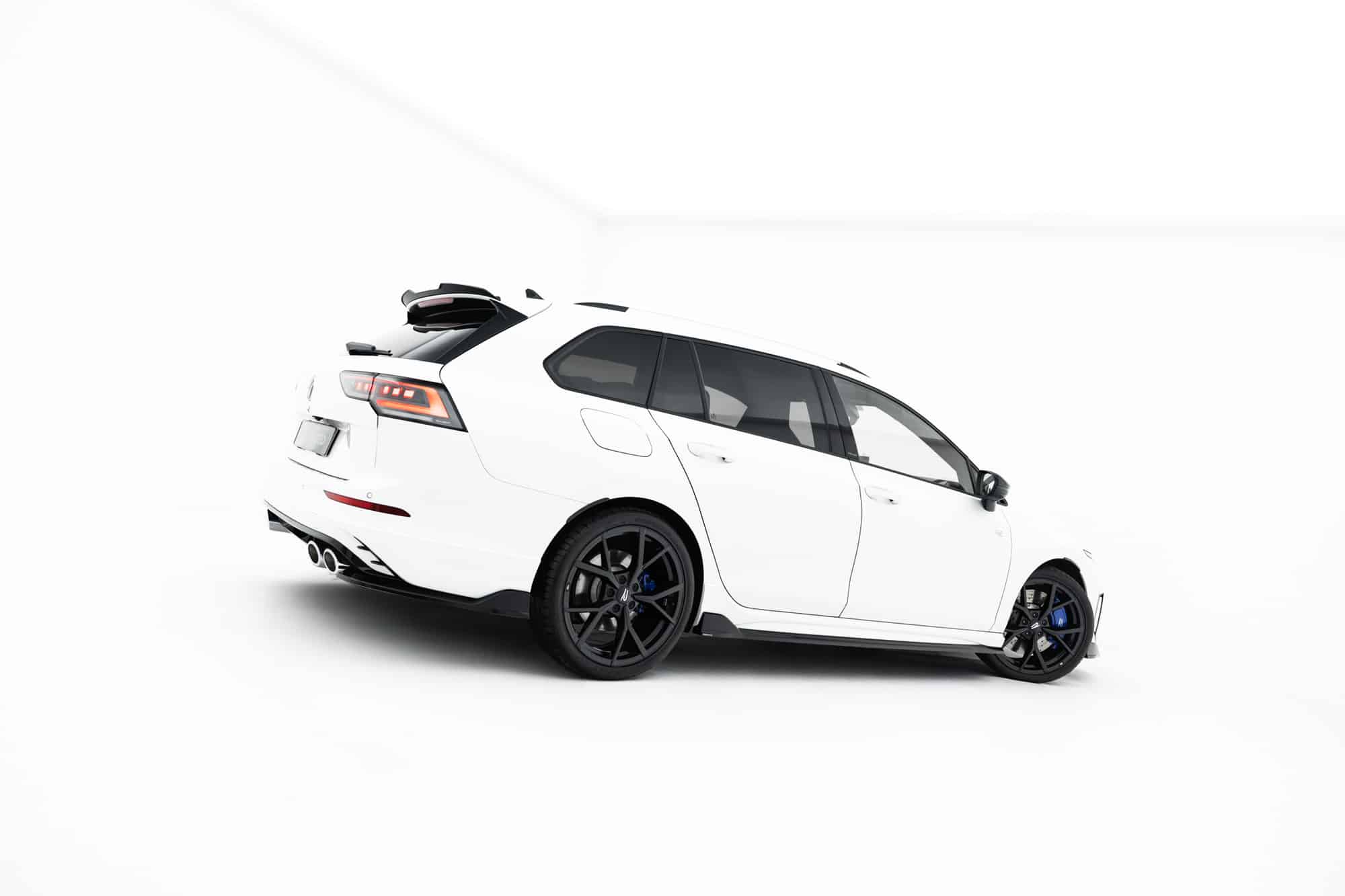 MAXTON DESIGN - Lišty pod bočné prahy, Volkswagen Golf R Variant Mk8 / Mk8 Facelift, Čierny lesk