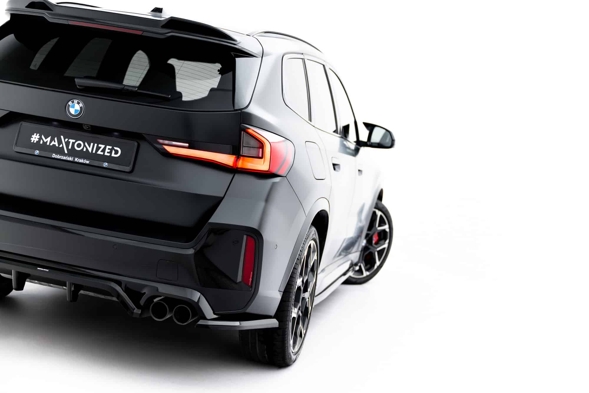 MAXTON DESIGN - Bočné spoilere zadného nárazníka, BMW X1 M35i U11, Čierny lesk